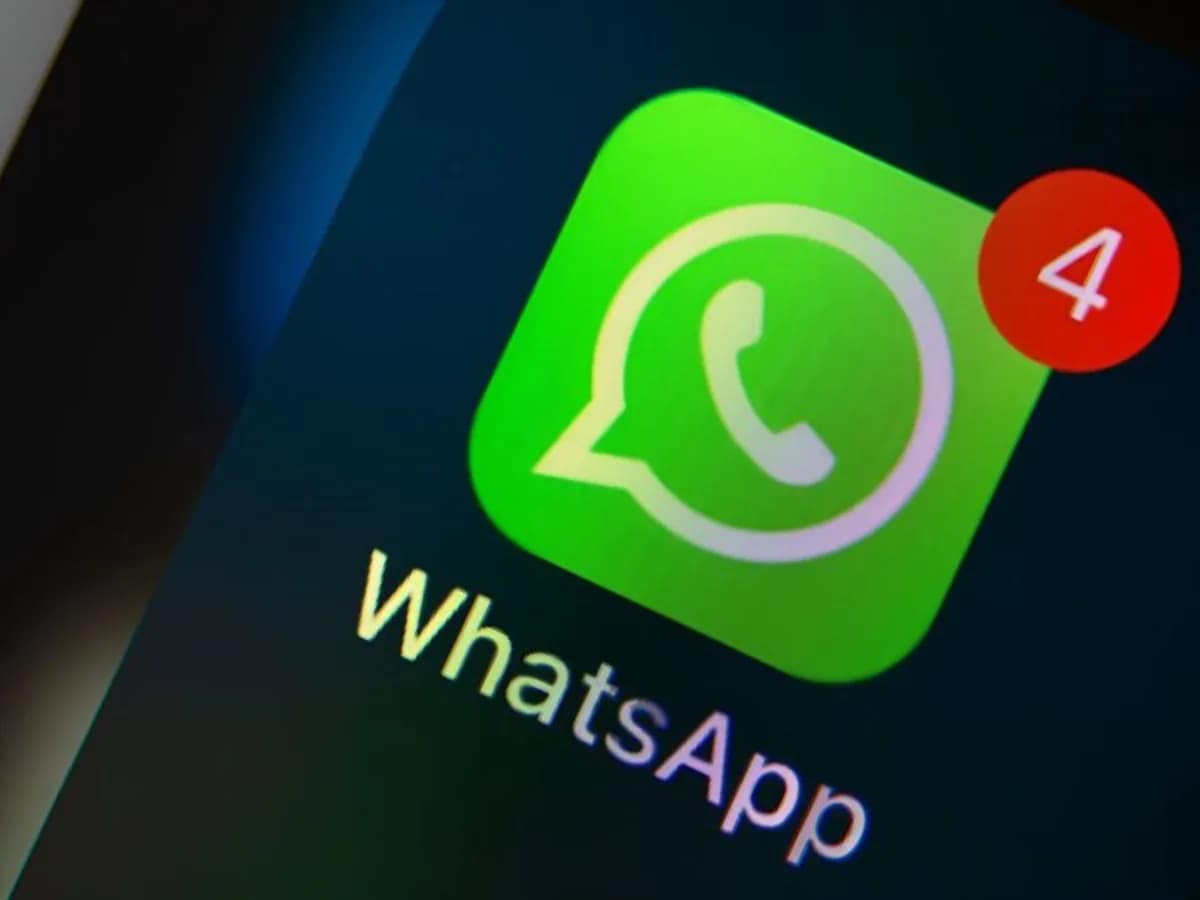WhatsApp login screen showing 'Update your phone's software' message on an Android device