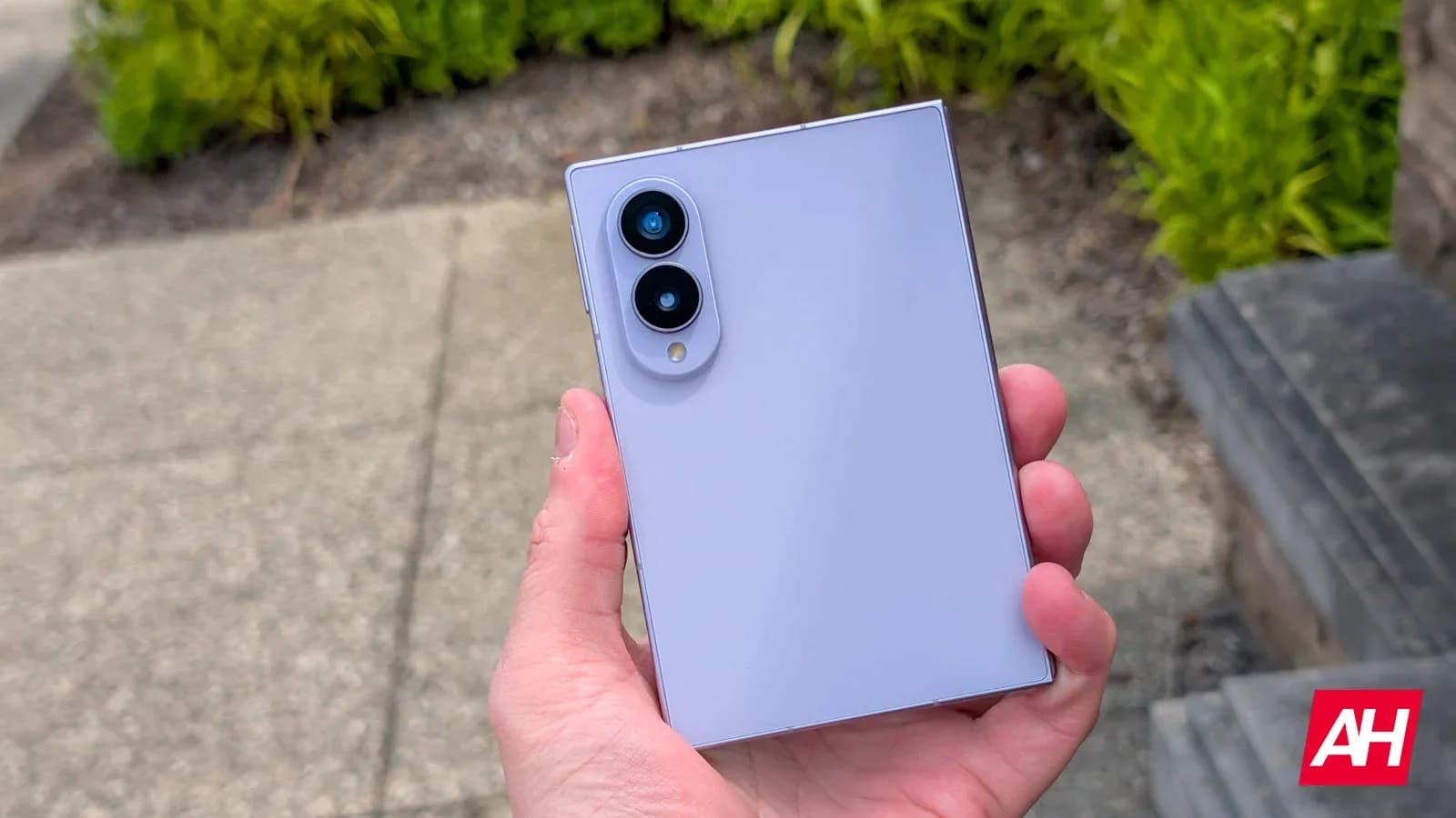 Samsung Galaxy Z Fold 8 and Ultra on a dark background