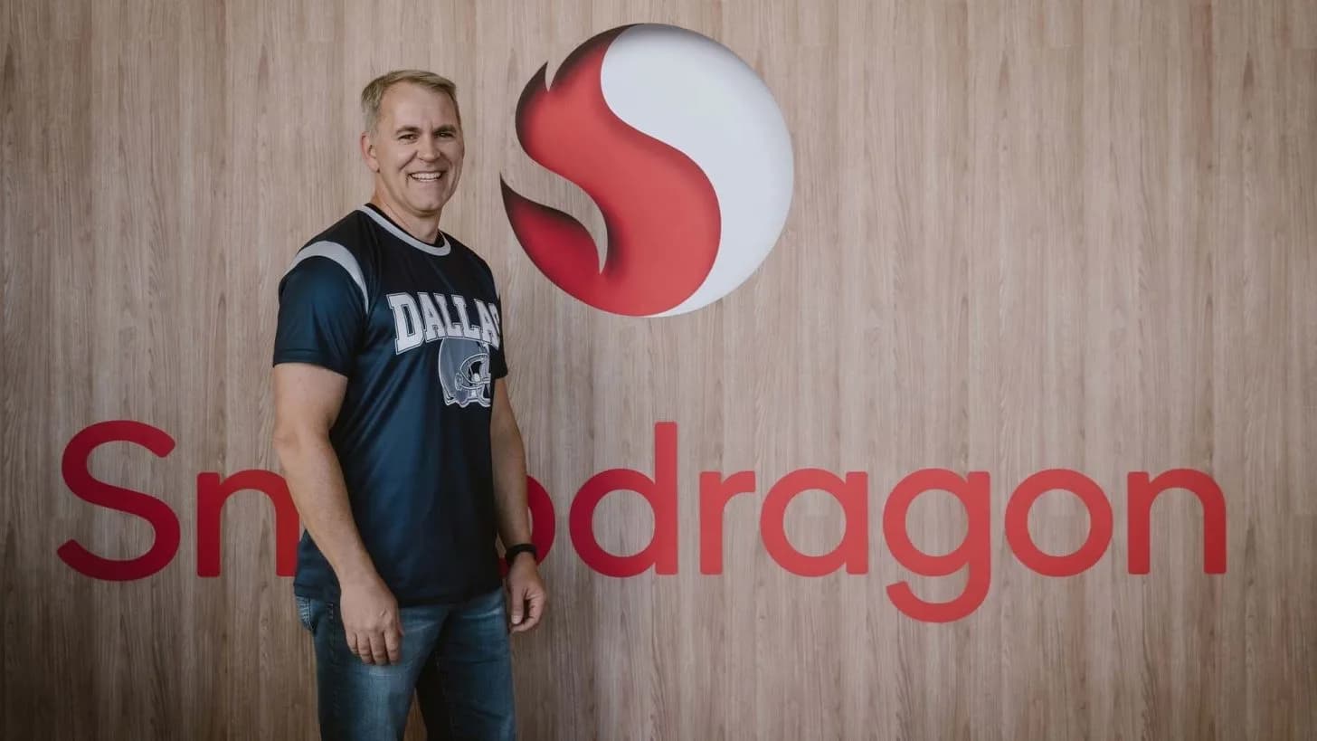 Gerard Williams at a Qualcomm event, background shows Snapdragon branding