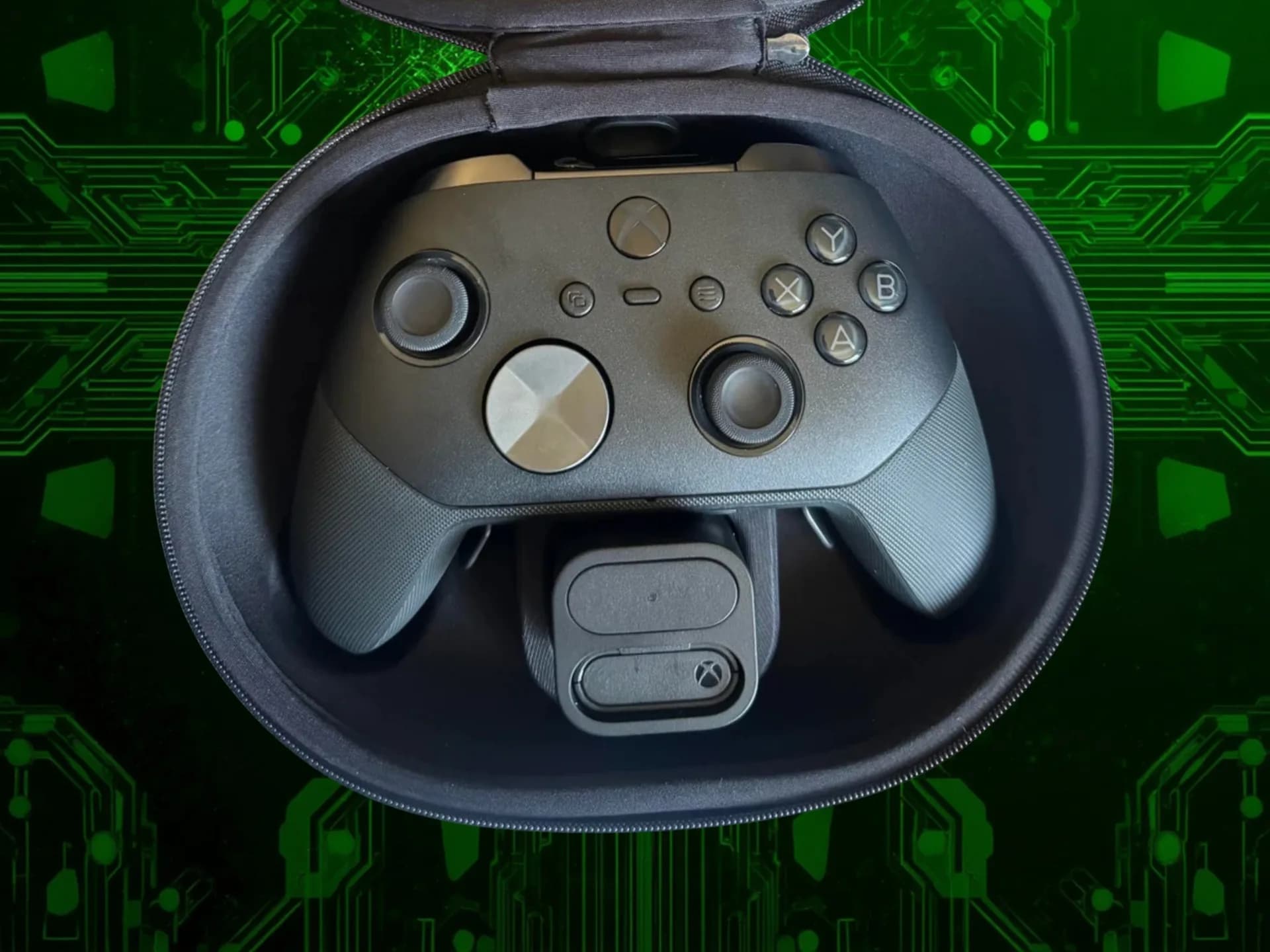 Leaked render of Xbox Elite Series 3 controller showing domed thumbsticks, scroll wheels, and modular paddle layout