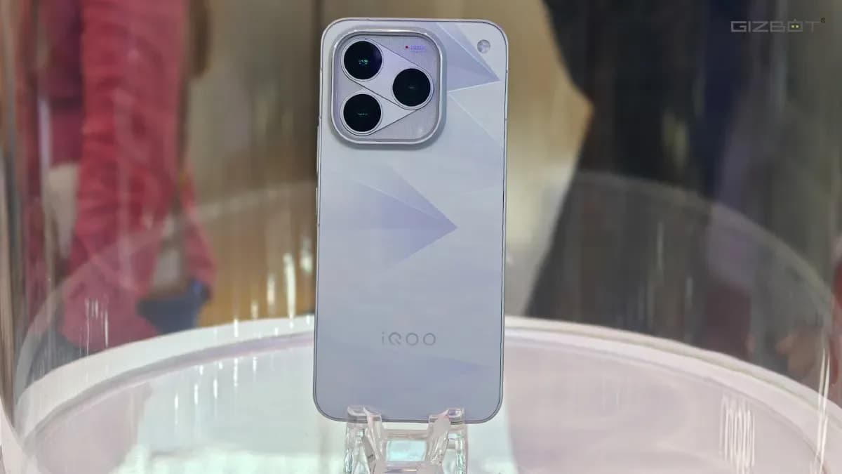 Back panel of the iQOO 16 smartphone resting on a flat surface