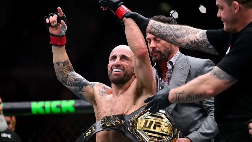 Alex Volkanovski and Movsar Evloev face off ahead of their UFC 333 featherweight title fight in Abu Dhabi.