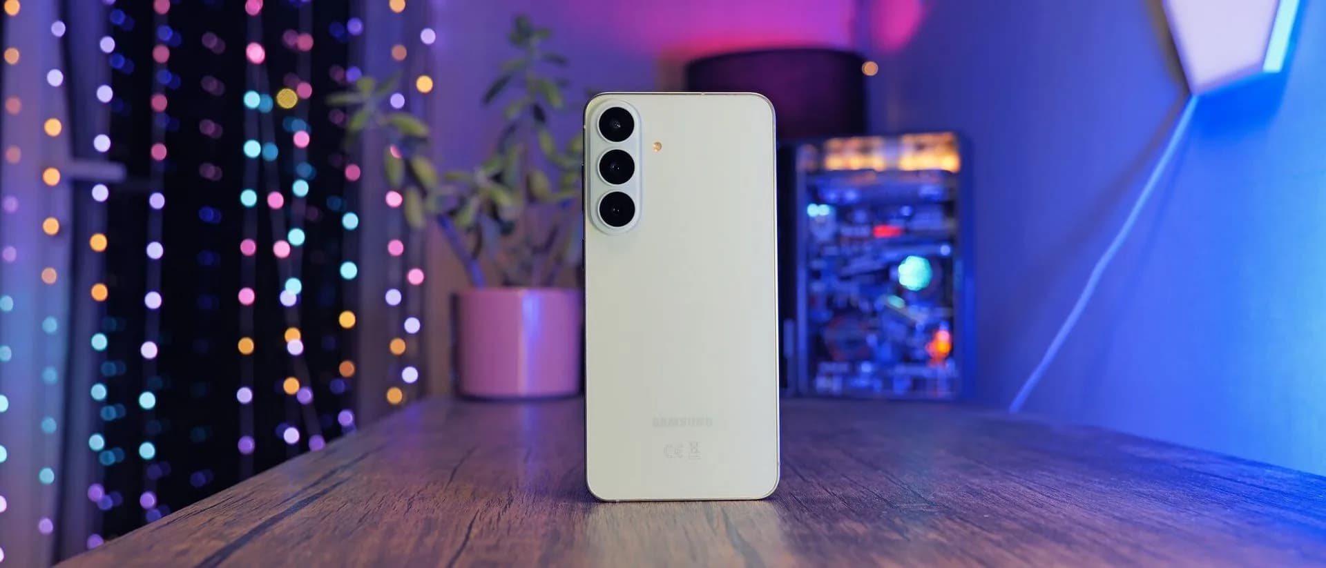 iPhone 18 Pro Max and Google Pixel 10 Pro shown side by side highlighting their rear camera arrays.
