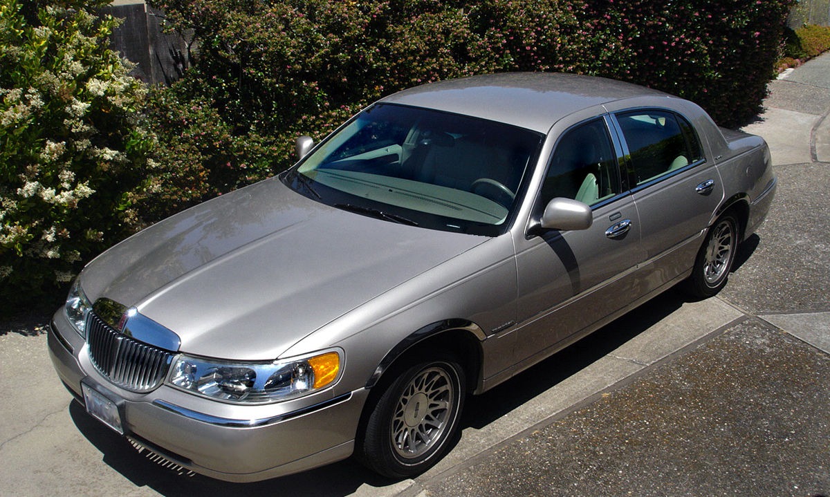 Why Luxury Cars Lose Value Faster Than Ever in 2024