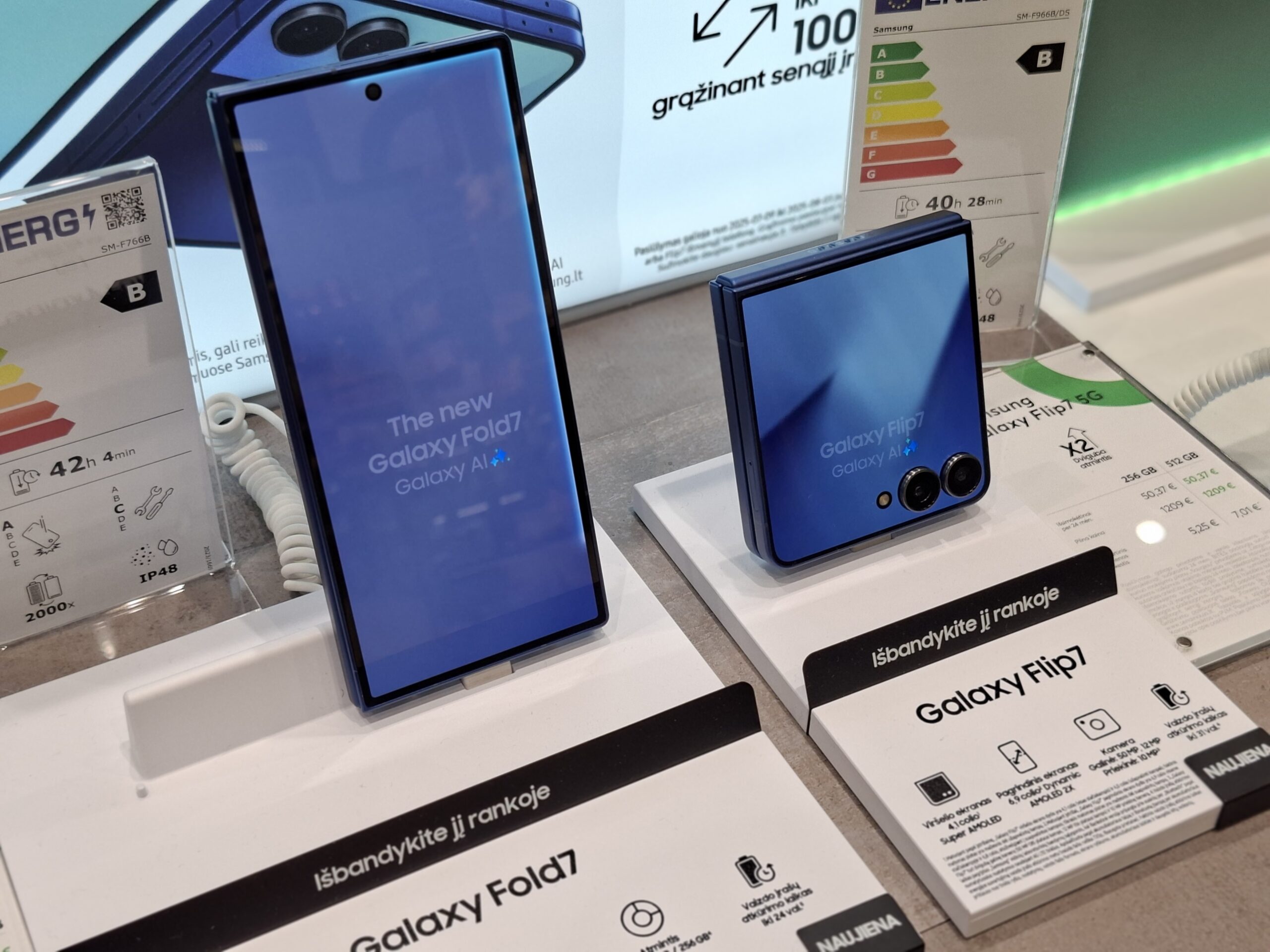 Early Black Friday 2025: Huge Discounts Hit iPhone 17, Galaxy Z Fold 7, and Pixel 10 Pro